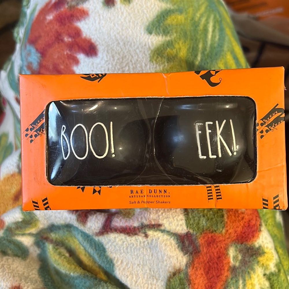 New Rae Dunn Matte Black Boo & Eek Cauldron Salt and Pepper Shakers BB02B48010